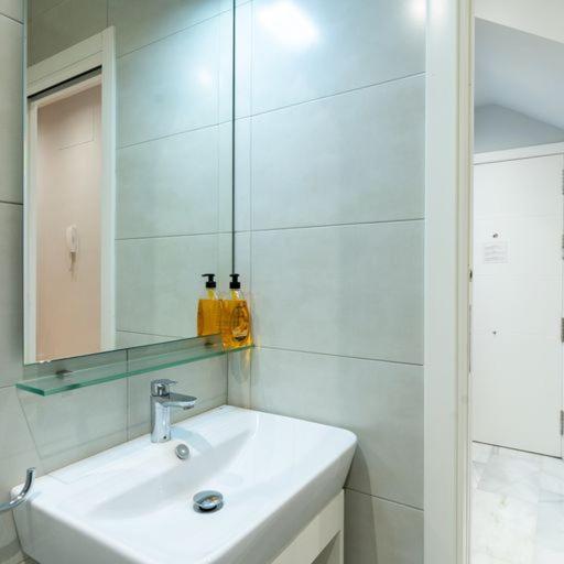 Coqueto Apartamento Para Descubrir Sevilla Екстер'єр фото